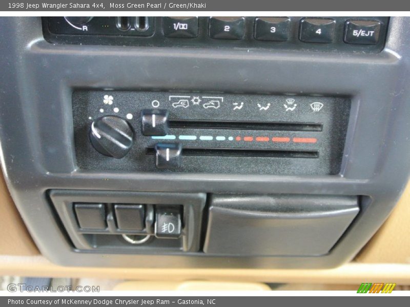 Controls of 1998 Wrangler Sahara 4x4