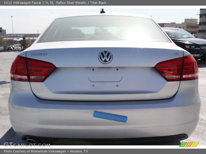 Reflex Silver Metallic / Titan Black 2013 Volkswagen Passat 2.5L SE