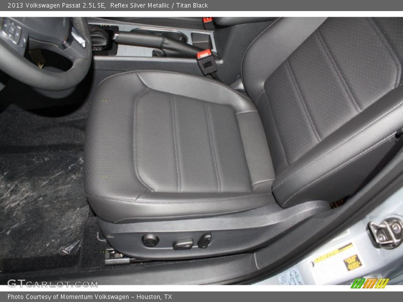 Reflex Silver Metallic / Titan Black 2013 Volkswagen Passat 2.5L SE