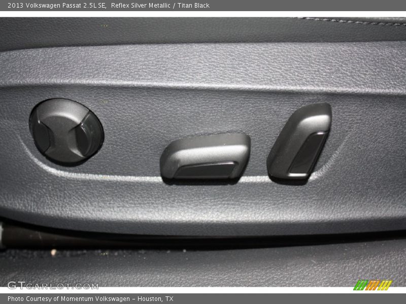 Reflex Silver Metallic / Titan Black 2013 Volkswagen Passat 2.5L SE