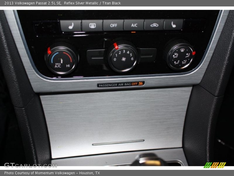 Reflex Silver Metallic / Titan Black 2013 Volkswagen Passat 2.5L SE