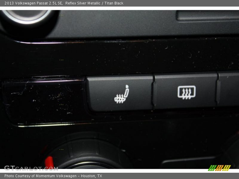 Reflex Silver Metallic / Titan Black 2013 Volkswagen Passat 2.5L SE