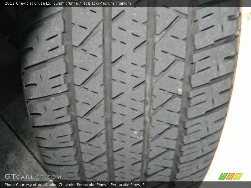 Summit White / Jet Black/Medium Titanium 2012 Chevrolet Cruze LS