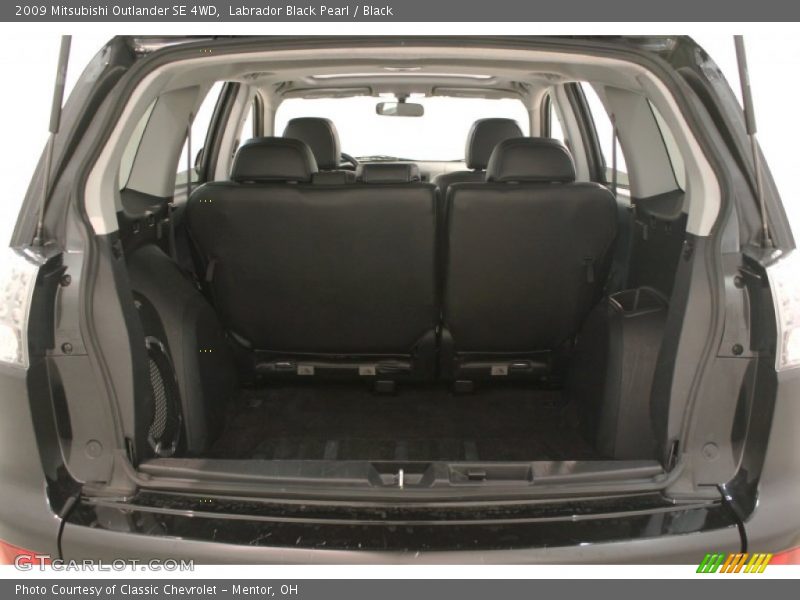  2009 Outlander SE 4WD Trunk