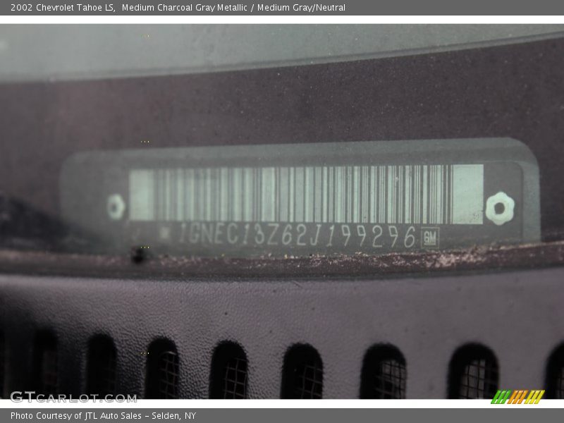 Medium Charcoal Gray Metallic / Medium Gray/Neutral 2002 Chevrolet Tahoe LS