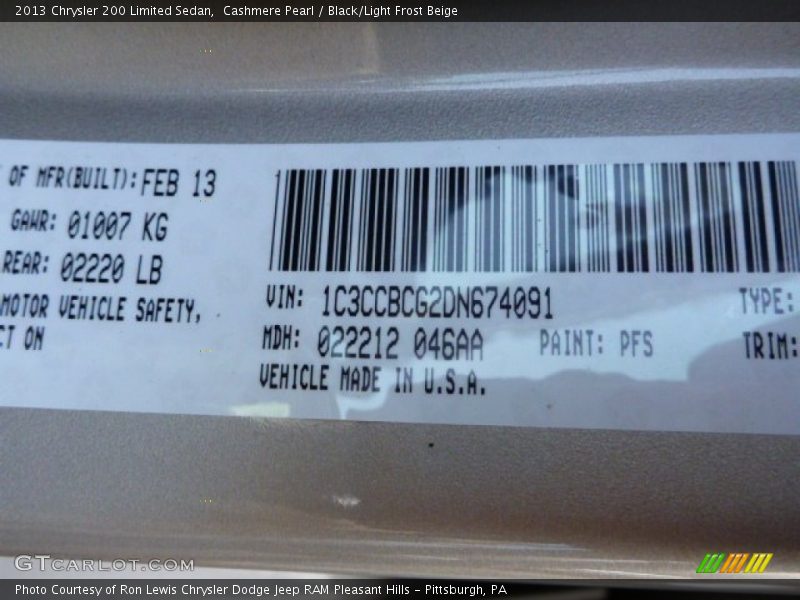 Cashmere Pearl / Black/Light Frost Beige 2013 Chrysler 200 Limited Sedan