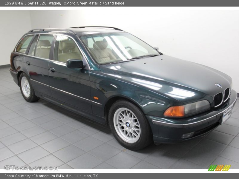 Front 3/4 View of 1999 5 Series 528i Wagon