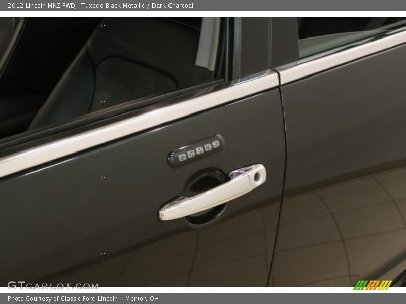 Tuxedo Black Metallic / Dark Charcoal 2012 Lincoln MKZ FWD