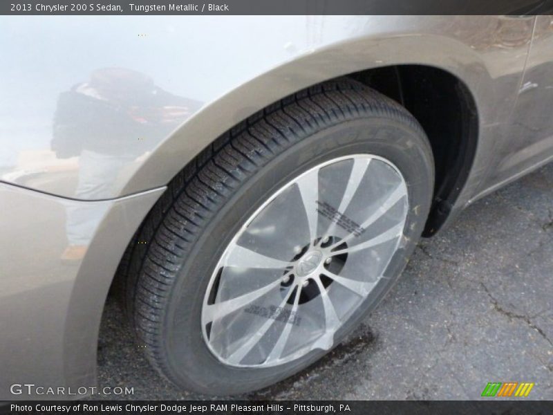 Tungsten Metallic / Black 2013 Chrysler 200 S Sedan