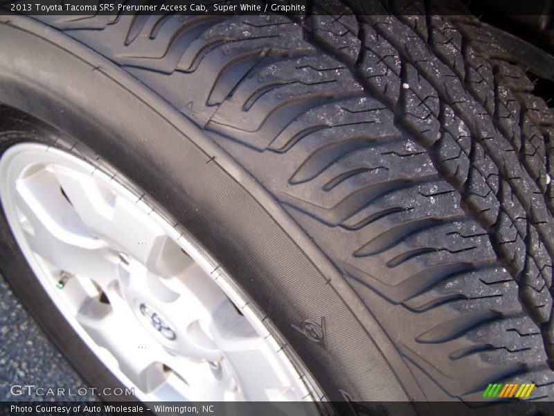 Super White / Graphite 2013 Toyota Tacoma SR5 Prerunner Access Cab