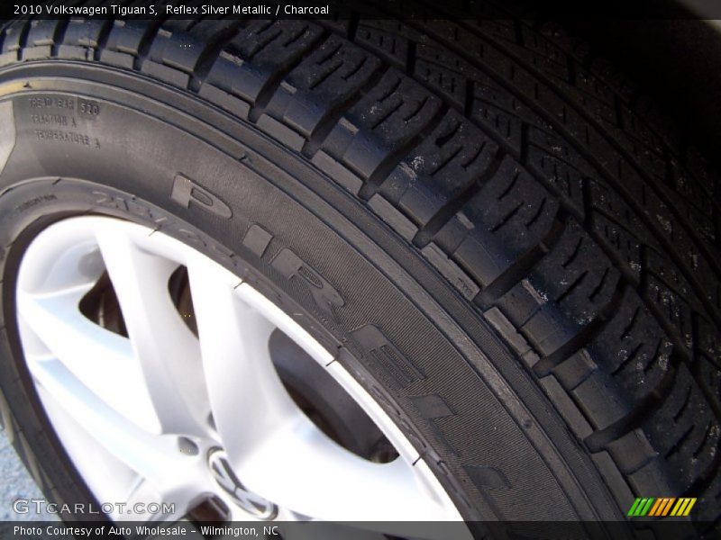 Reflex Silver Metallic / Charcoal 2010 Volkswagen Tiguan S