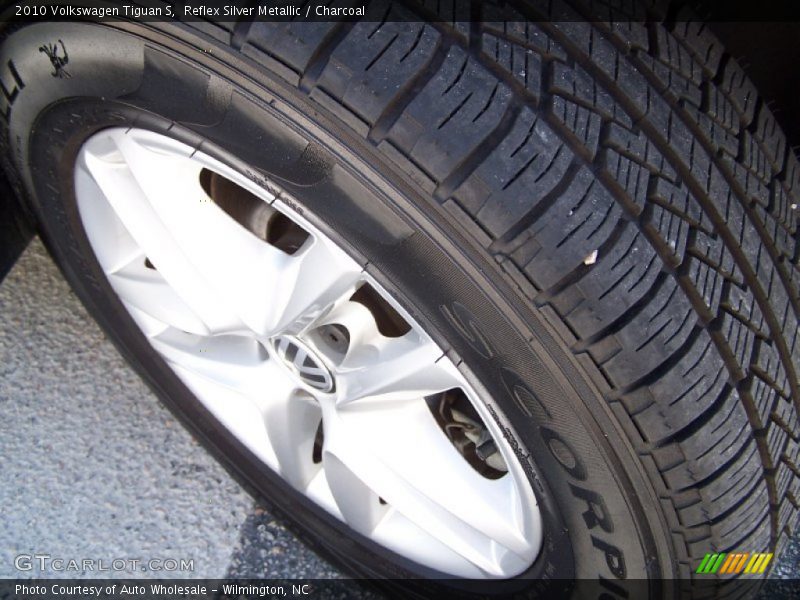 Reflex Silver Metallic / Charcoal 2010 Volkswagen Tiguan S