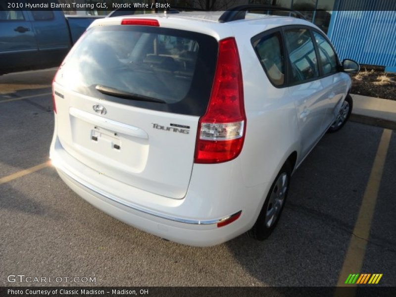 Nordic White / Black 2010 Hyundai Elantra Touring GLS