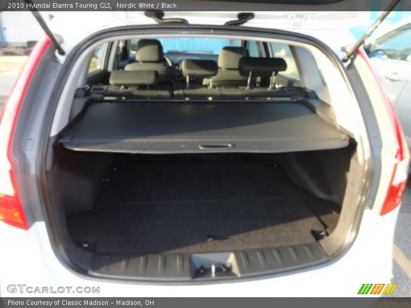 Nordic White / Black 2010 Hyundai Elantra Touring GLS