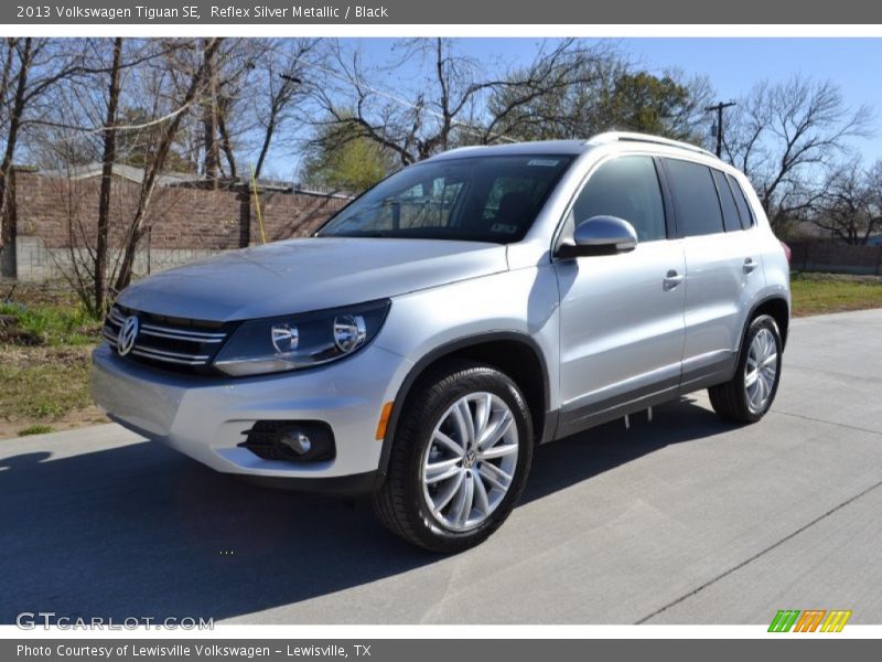 Reflex Silver Metallic / Black 2013 Volkswagen Tiguan SE
