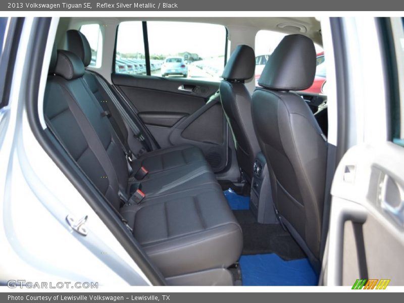 Reflex Silver Metallic / Black 2013 Volkswagen Tiguan SE