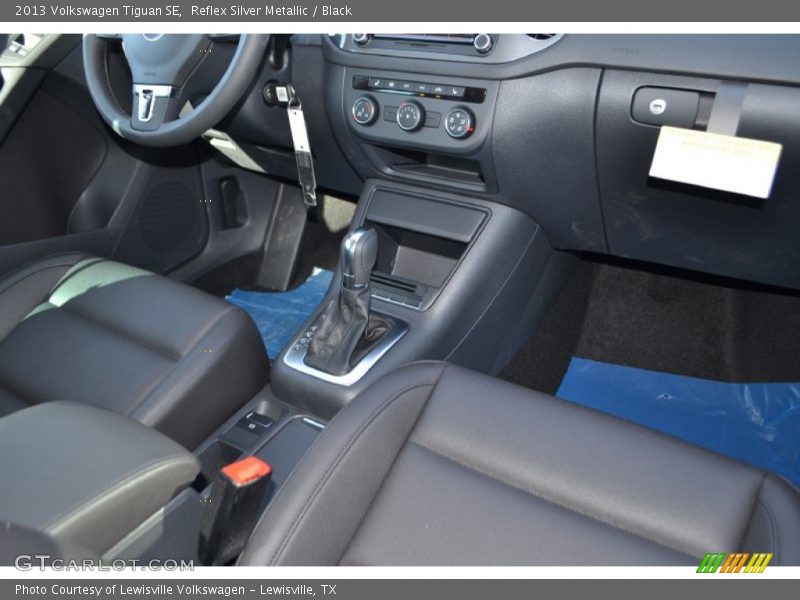 Reflex Silver Metallic / Black 2013 Volkswagen Tiguan SE