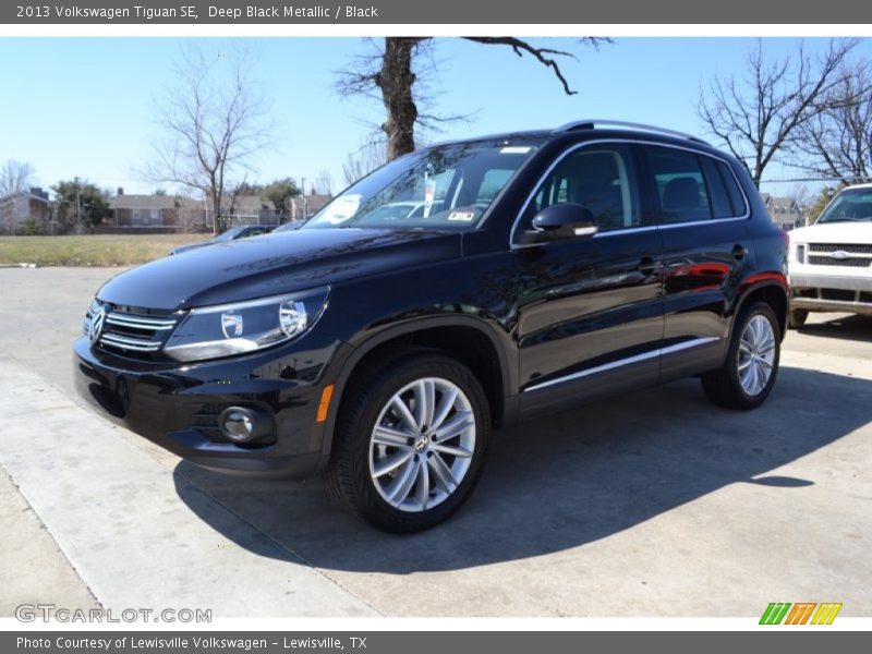 Deep Black Metallic / Black 2013 Volkswagen Tiguan SE