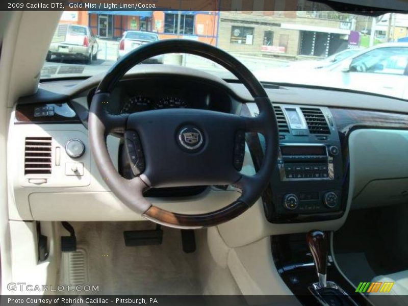 Gold Mist / Light Linen/Cocoa 2009 Cadillac DTS