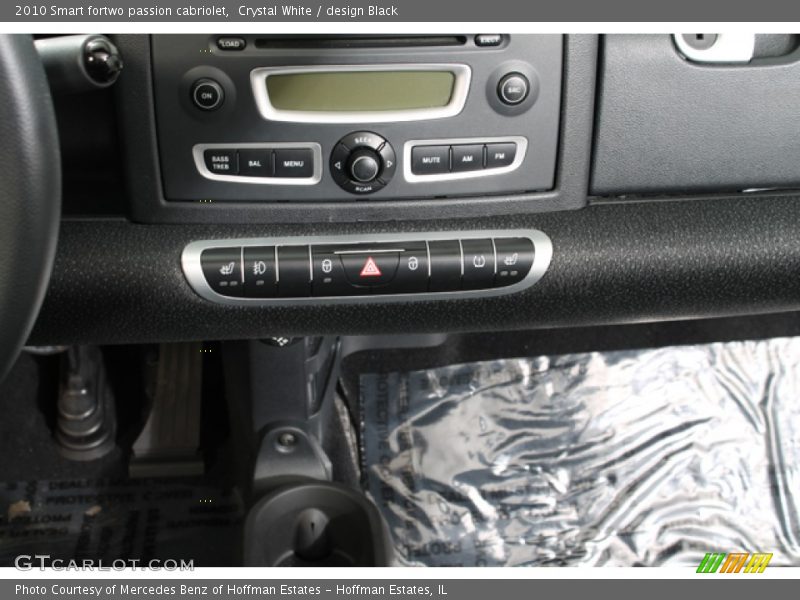 Controls of 2010 fortwo passion cabriolet