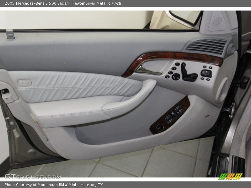 Door Panel of 2005 S 500 Sedan