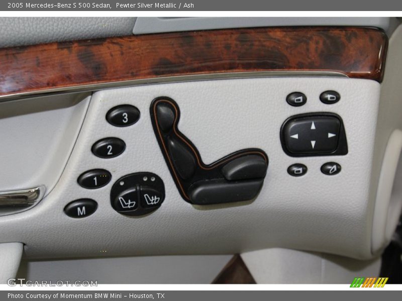 Controls of 2005 S 500 Sedan