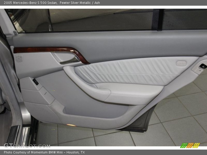 Door Panel of 2005 S 500 Sedan