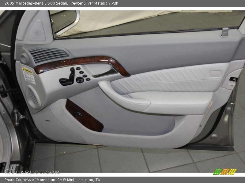 Door Panel of 2005 S 500 Sedan