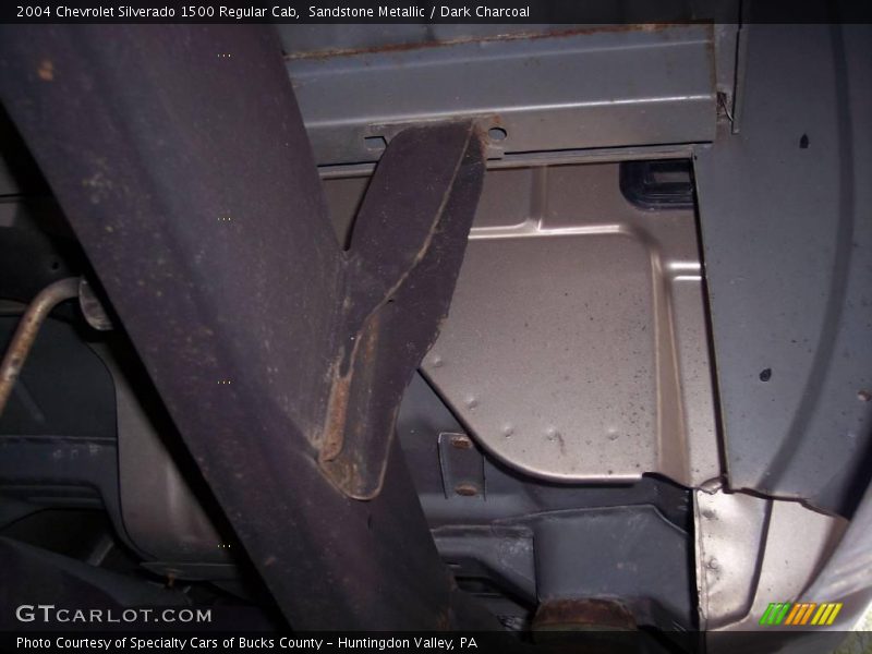 Sandstone Metallic / Dark Charcoal 2004 Chevrolet Silverado 1500 Regular Cab
