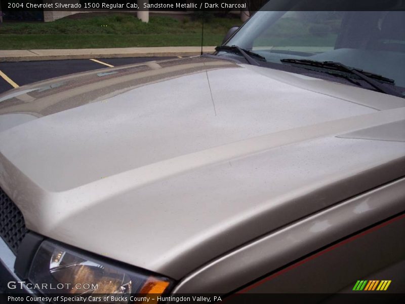 Sandstone Metallic / Dark Charcoal 2004 Chevrolet Silverado 1500 Regular Cab
