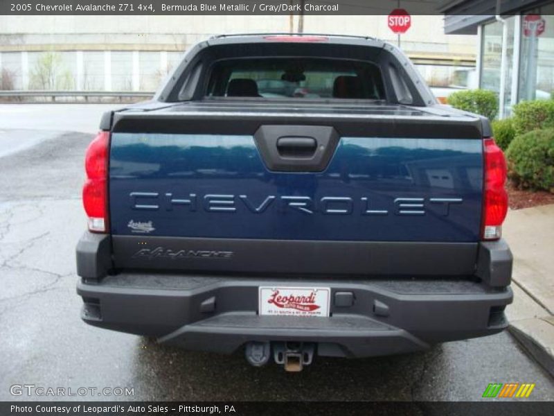 Bermuda Blue Metallic / Gray/Dark Charcoal 2005 Chevrolet Avalanche Z71 4x4