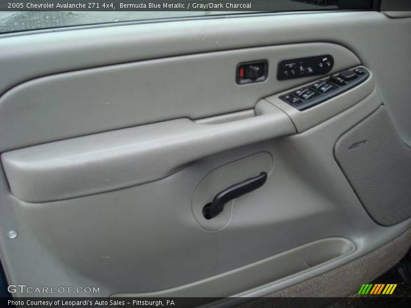 Bermuda Blue Metallic / Gray/Dark Charcoal 2005 Chevrolet Avalanche Z71 4x4