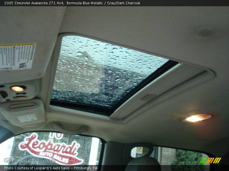 Bermuda Blue Metallic / Gray/Dark Charcoal 2005 Chevrolet Avalanche Z71 4x4