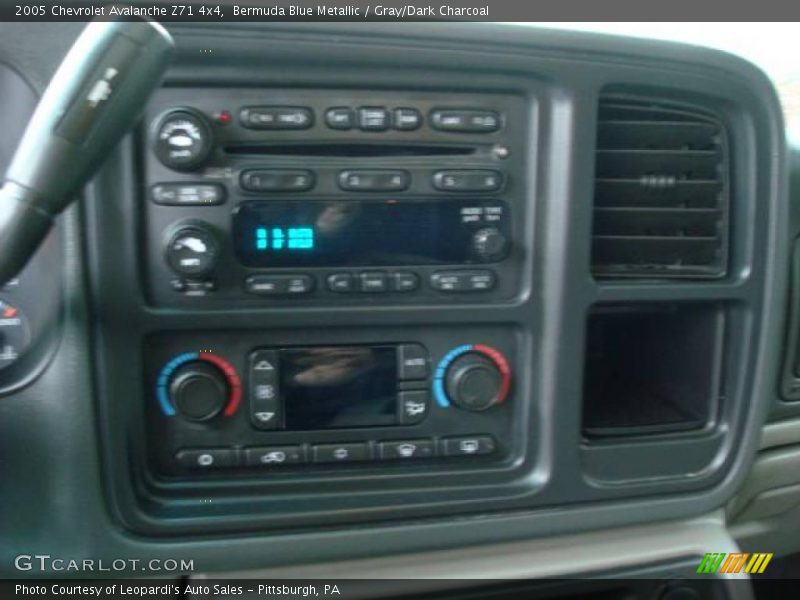 Bermuda Blue Metallic / Gray/Dark Charcoal 2005 Chevrolet Avalanche Z71 4x4