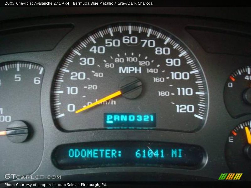 Bermuda Blue Metallic / Gray/Dark Charcoal 2005 Chevrolet Avalanche Z71 4x4