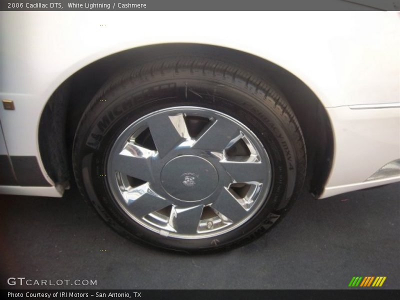 White Lightning / Cashmere 2006 Cadillac DTS