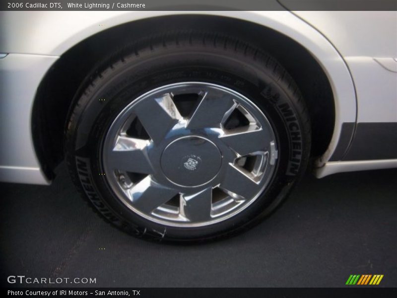 White Lightning / Cashmere 2006 Cadillac DTS