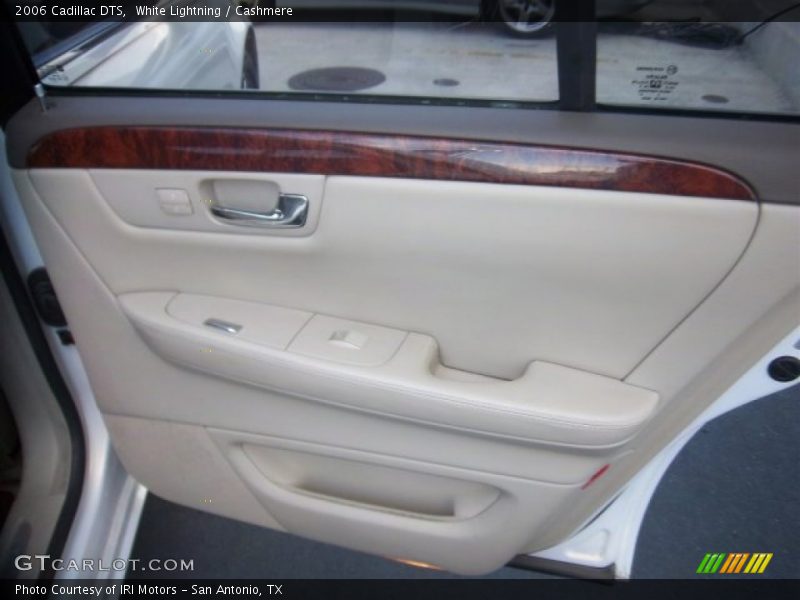 White Lightning / Cashmere 2006 Cadillac DTS