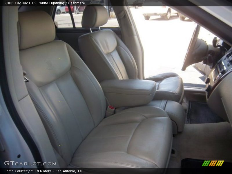 White Lightning / Cashmere 2006 Cadillac DTS