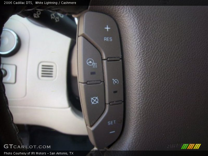 White Lightning / Cashmere 2006 Cadillac DTS