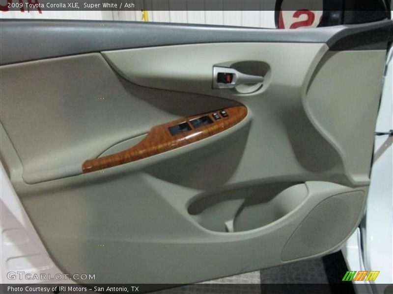Super White / Ash 2009 Toyota Corolla XLE
