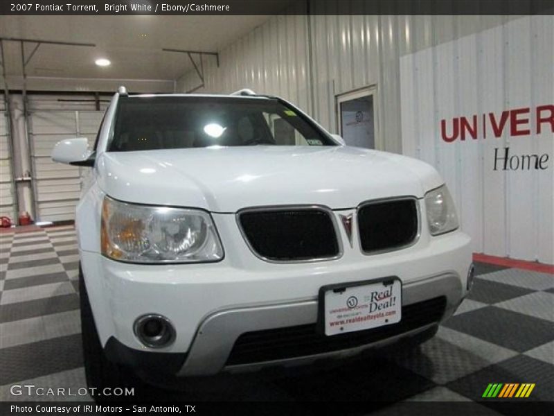 Bright White / Ebony/Cashmere 2007 Pontiac Torrent