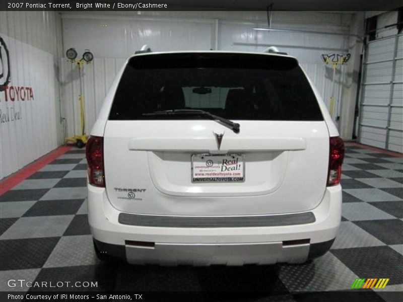 Bright White / Ebony/Cashmere 2007 Pontiac Torrent