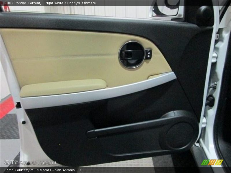 Bright White / Ebony/Cashmere 2007 Pontiac Torrent
