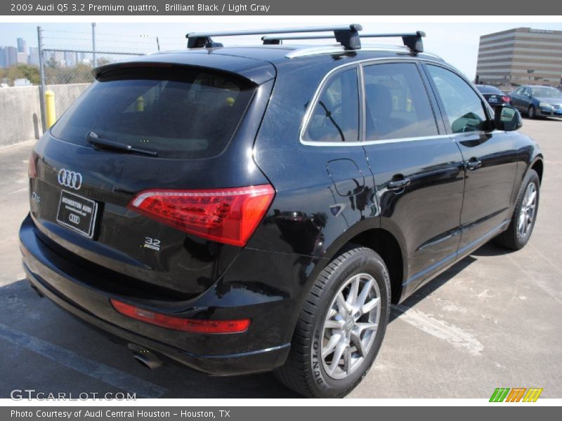 Brilliant Black / Light Gray 2009 Audi Q5 3.2 Premium quattro