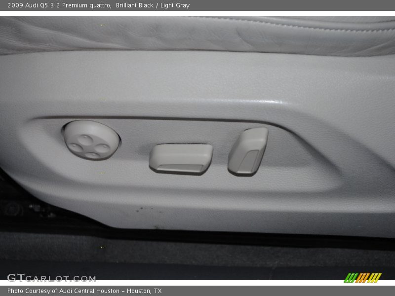 Brilliant Black / Light Gray 2009 Audi Q5 3.2 Premium quattro