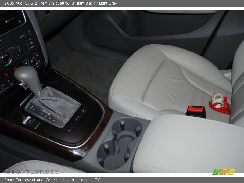 Brilliant Black / Light Gray 2009 Audi Q5 3.2 Premium quattro
