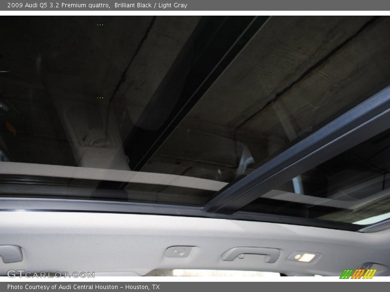 Brilliant Black / Light Gray 2009 Audi Q5 3.2 Premium quattro