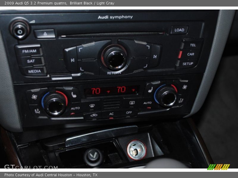 Brilliant Black / Light Gray 2009 Audi Q5 3.2 Premium quattro