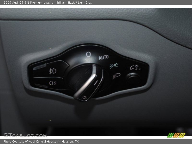 Brilliant Black / Light Gray 2009 Audi Q5 3.2 Premium quattro